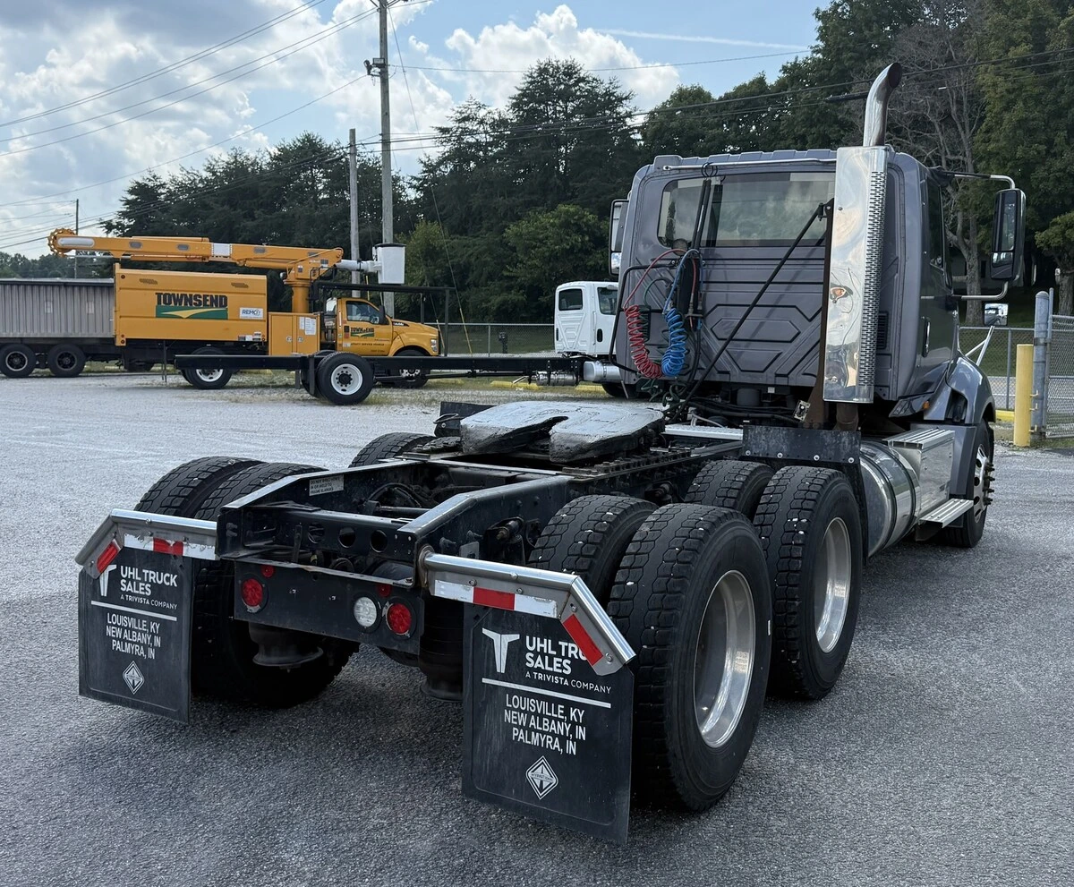 2017 International ProStar in Austin, IN — photo 4