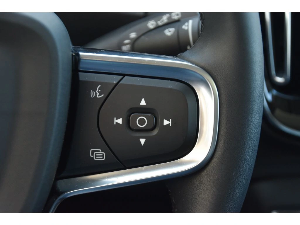 2026 Volvo - image 35