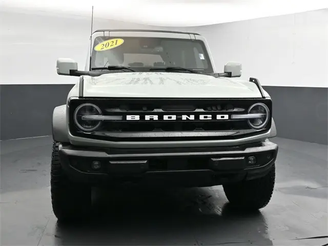 2021 Ford Bronco Outer Banks photo 2