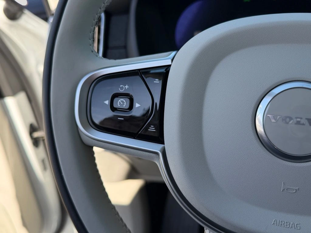 2026 Volvo - image 18
