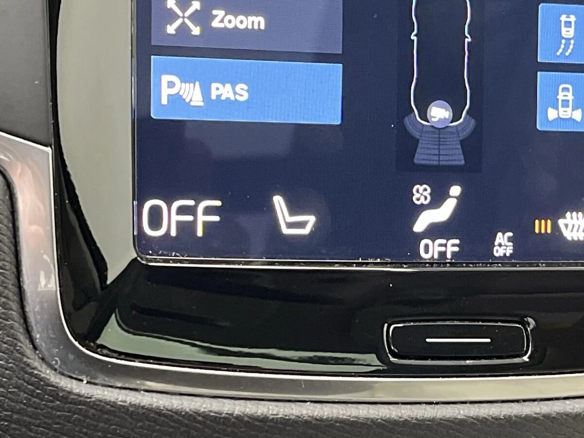 2022 Volvo - image 24