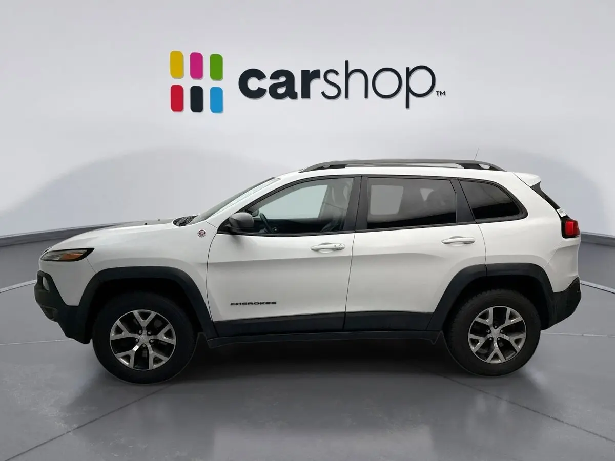 2017 Jeep Cherokee Trailhawk photo 2