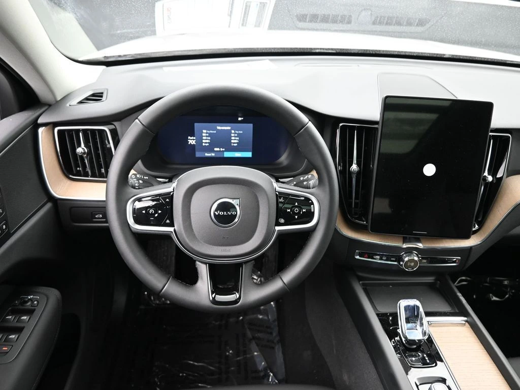 2026 Volvo - image 19
