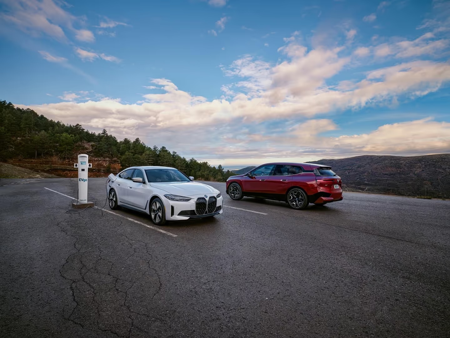 BMW iX and i4 packshot