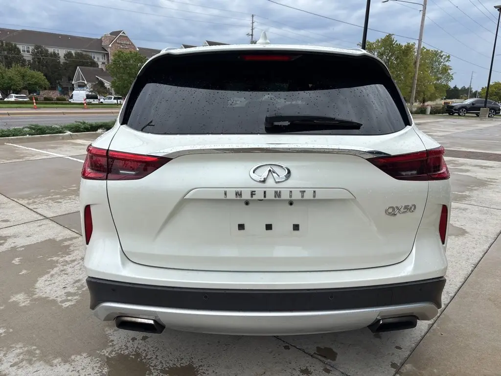 2019 Infiniti QX50 Essential AWD photo 3