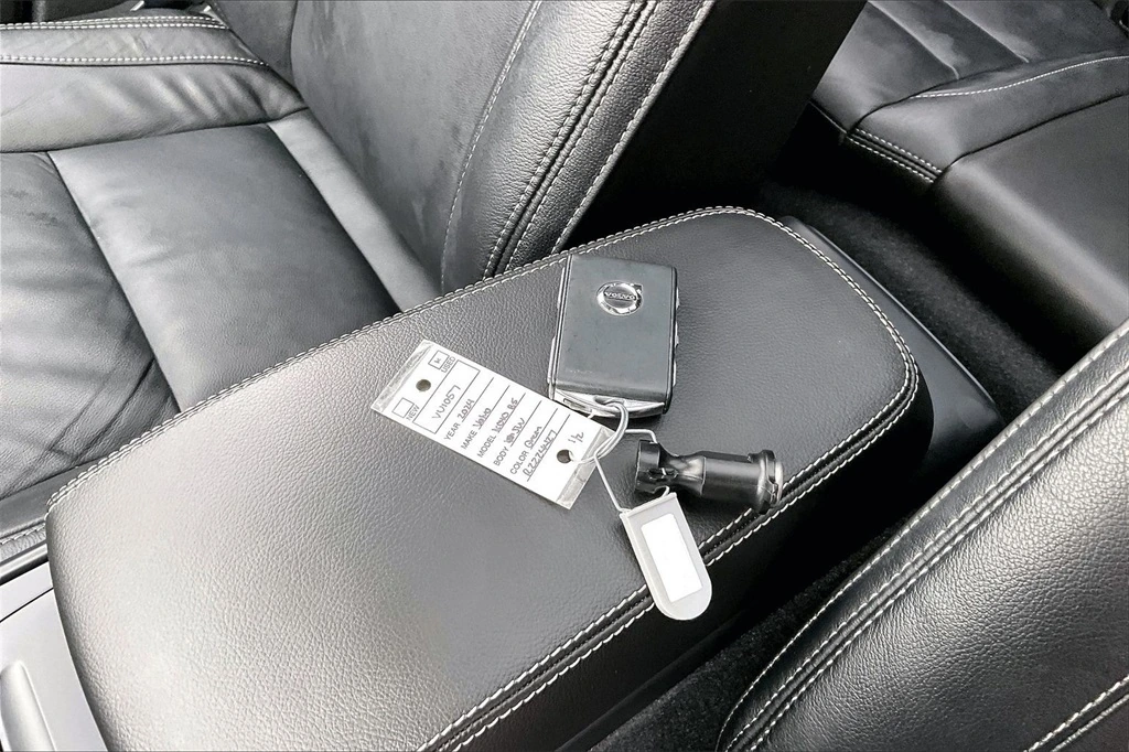 2024 Volvo - image 35