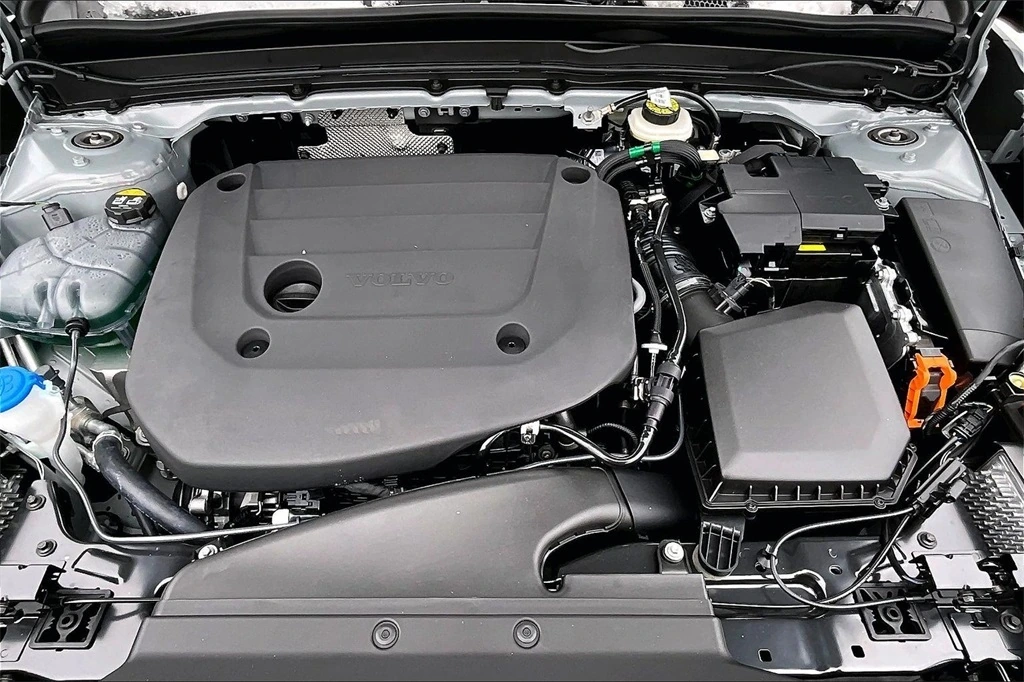 2026 Volvo - image 12