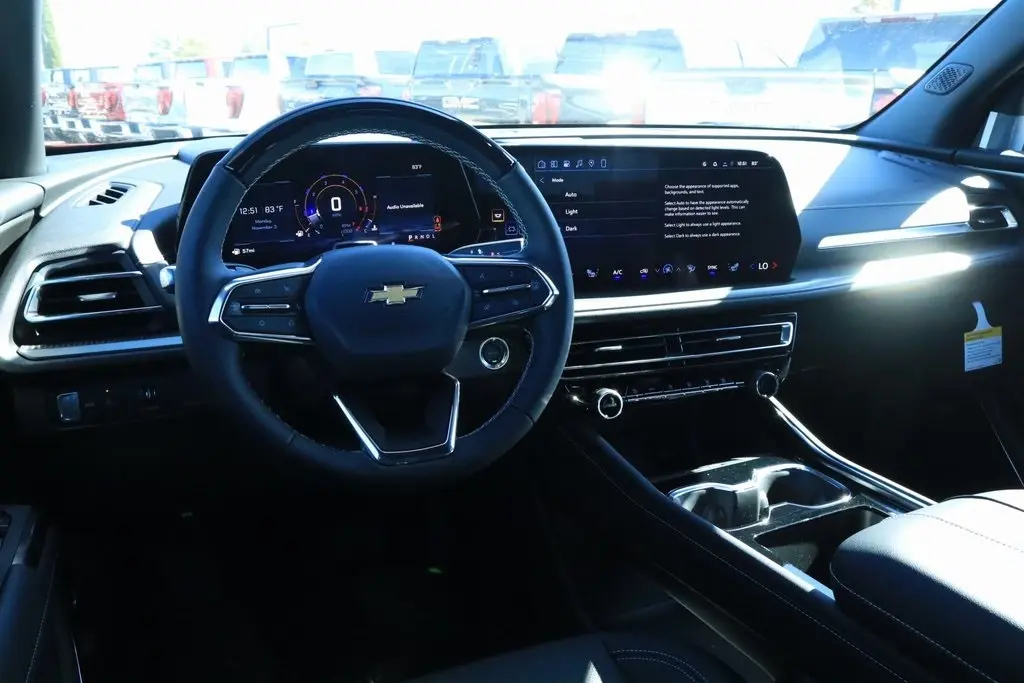 2026 Chevrolet Traverse 1LT photo 2