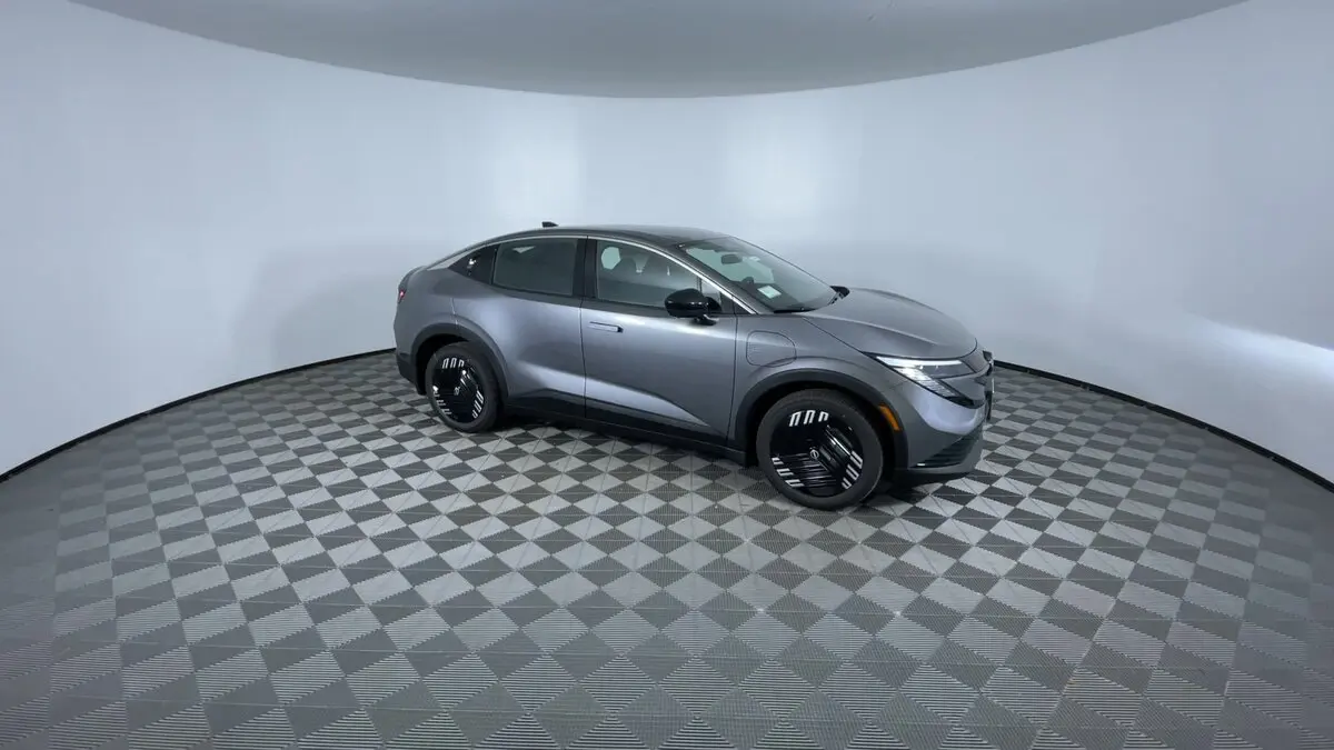 2026 Nissan Leaf S photo 2