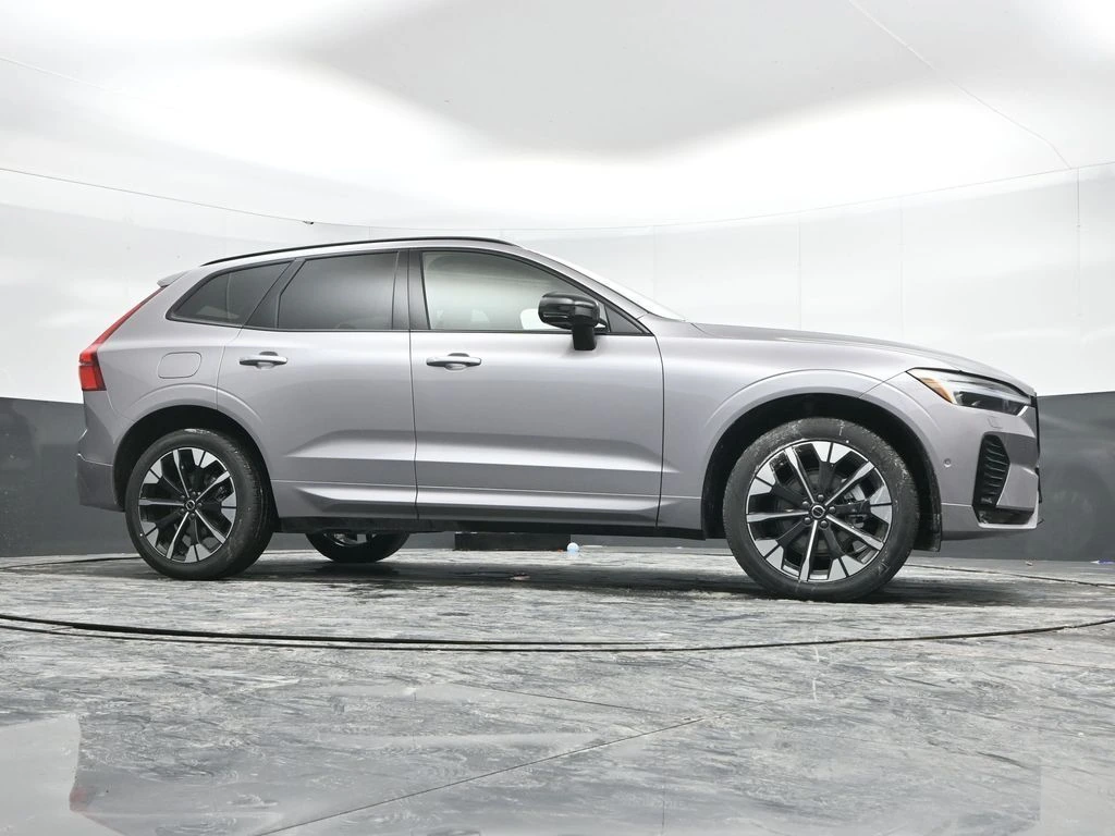 2026 Volvo - image 39