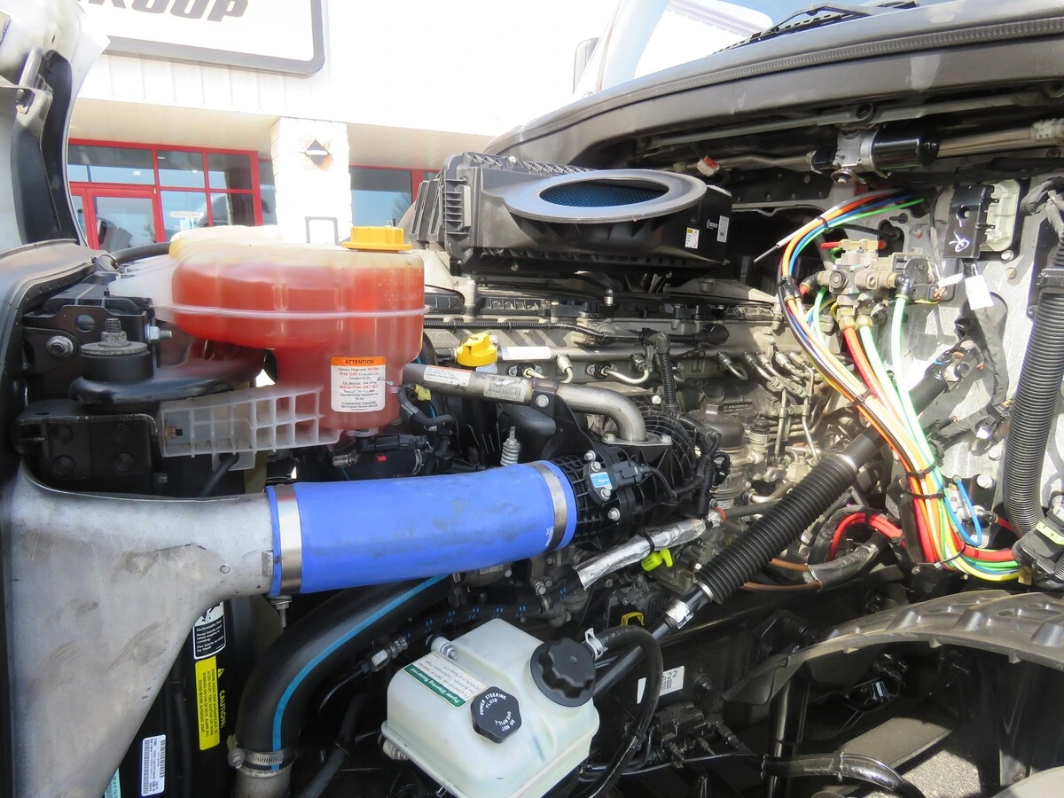 2023 Freightliner Cascadia - image 11