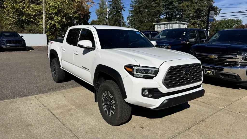 2023 Toyota Tacoma TRD Off-Road V6 photo 2