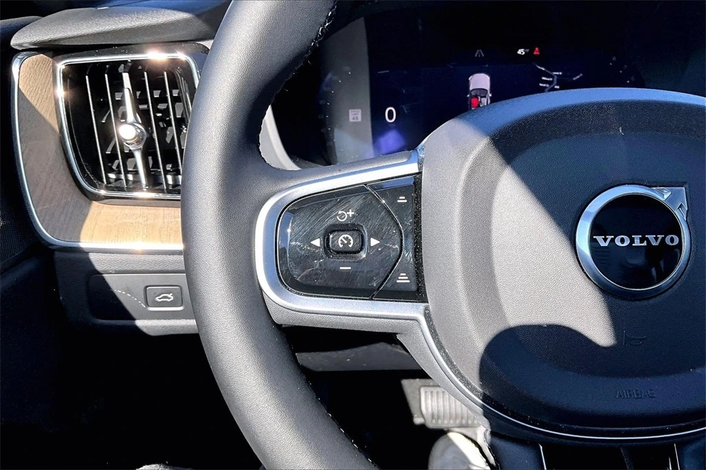 2026 Volvo - image 11