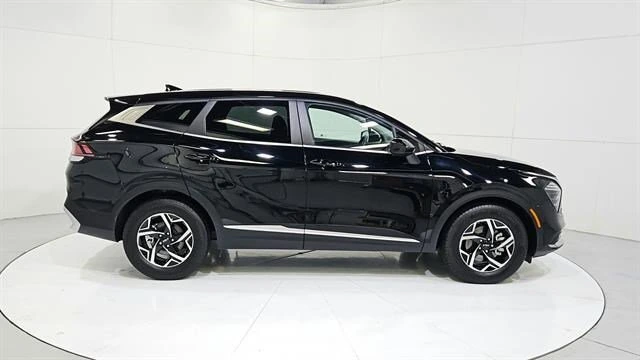 2025 Kia Sportage LX - Photo 9