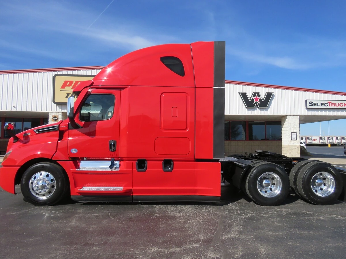 2022 Freightliner Cascadia - image 2