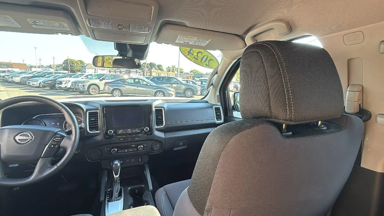 2024 Nissan Frontier SV photo 17