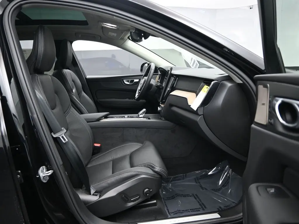 2026 Volvo - image 26