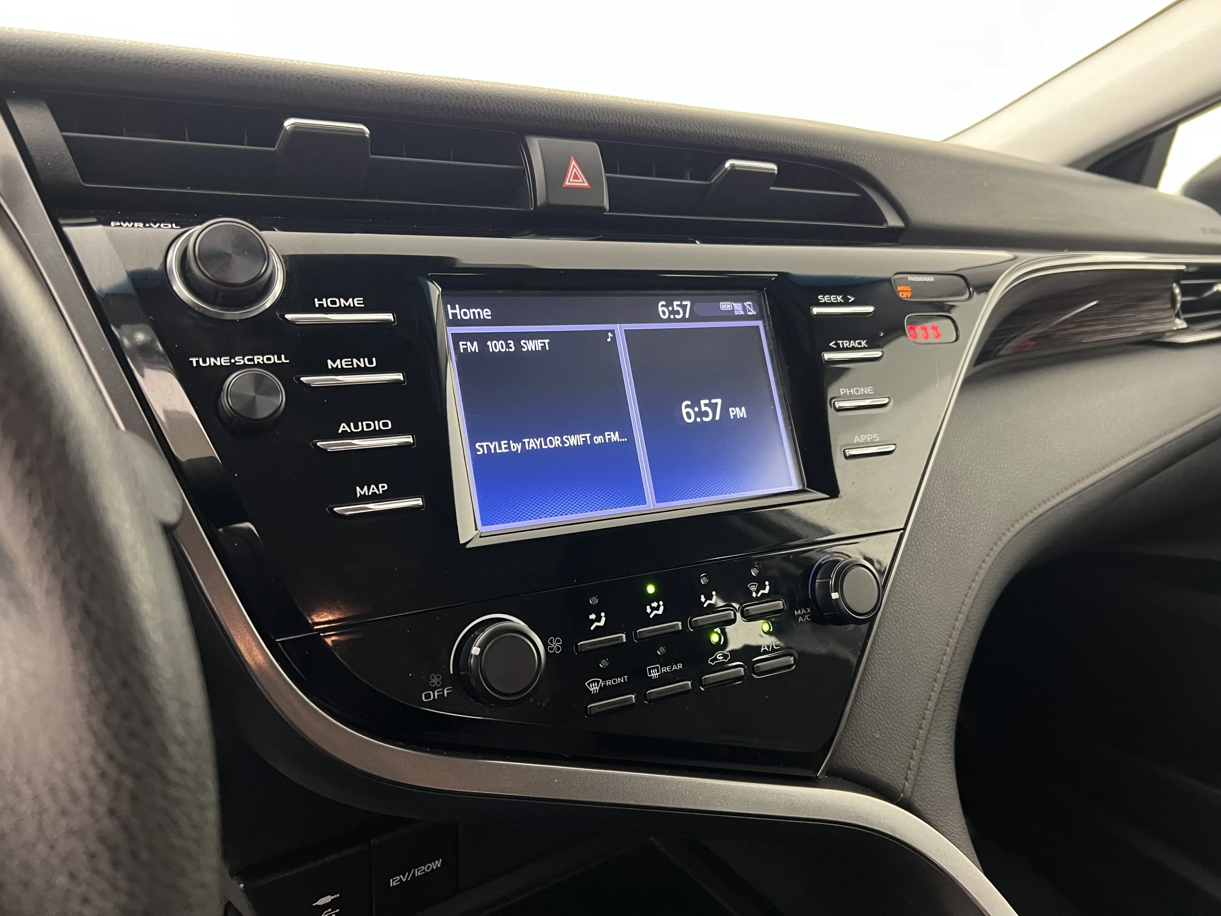 2019 Toyota Camry LE photo 24