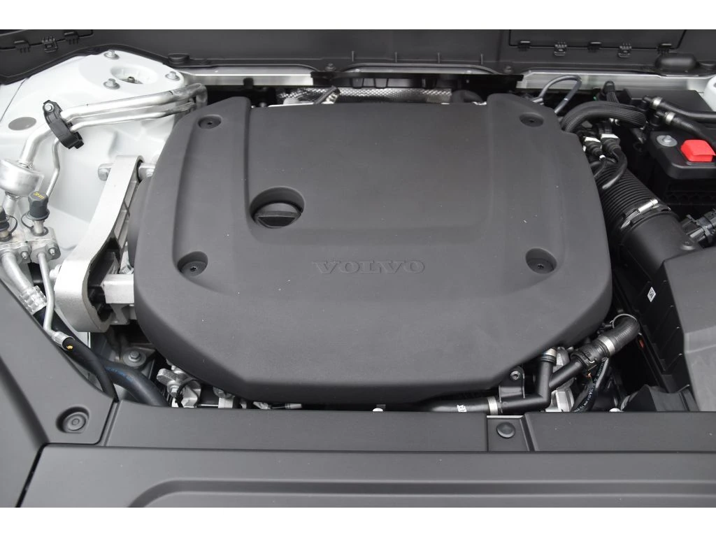 2026 Volvo - image 24