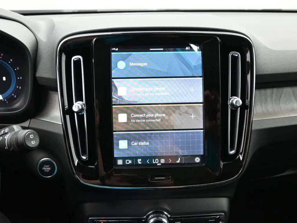 2025 Volvo - image 11