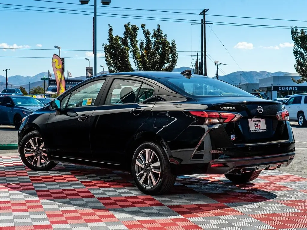 2023 Nissan Versa 1.6 SV photo 4