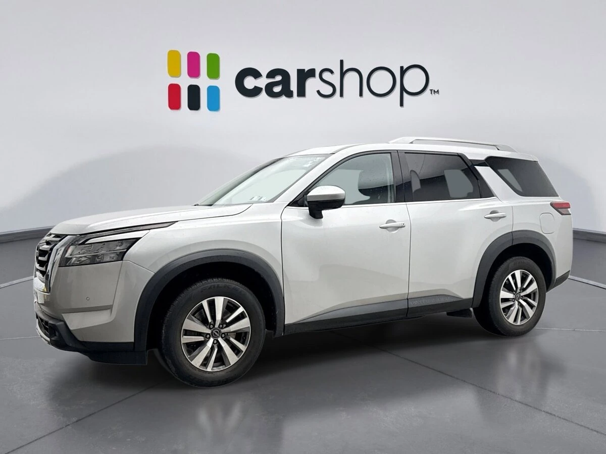 2023 Nissan Pathfinder SL 4WD's photo