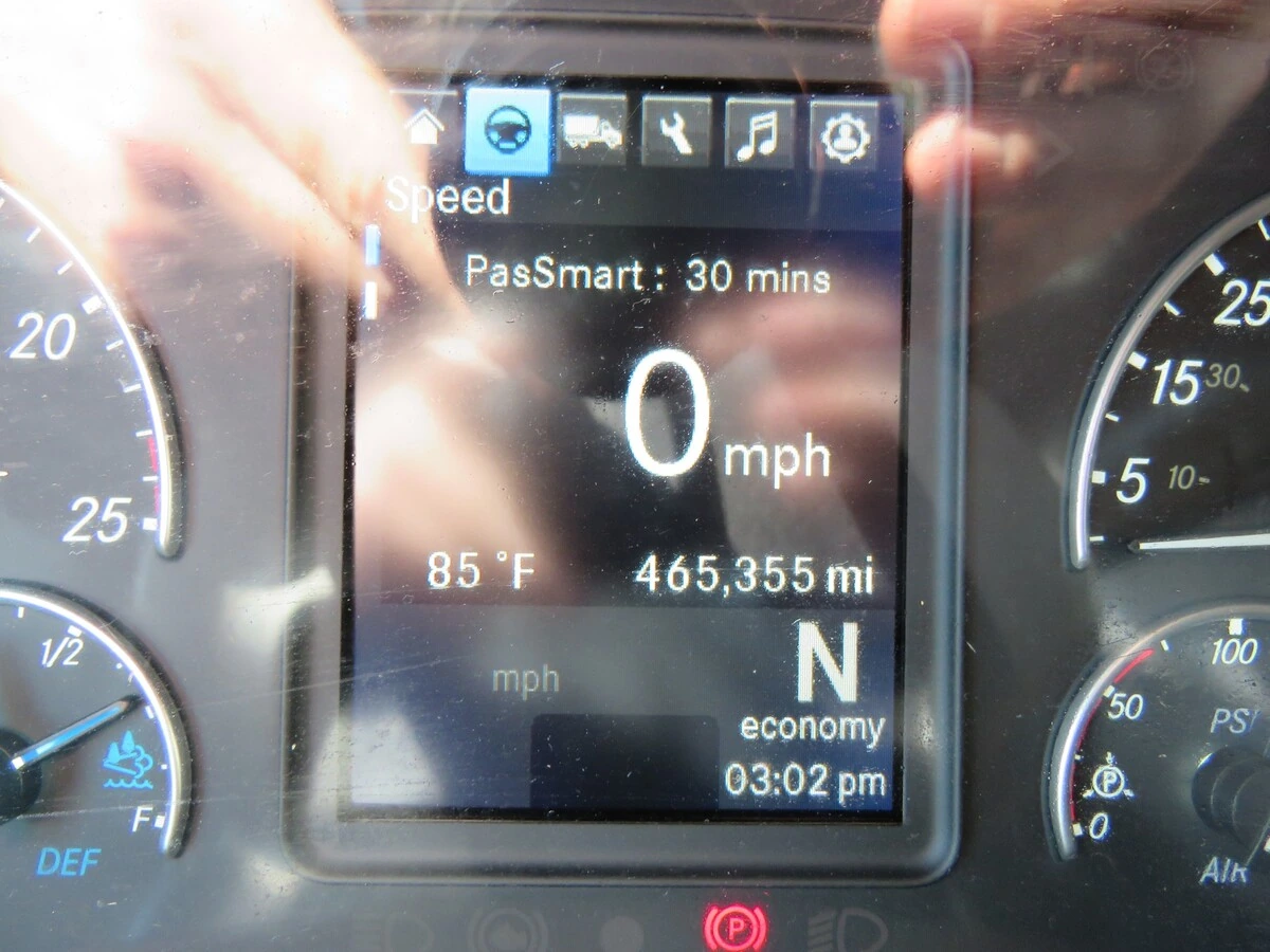 2022 Freightliner Cascadia - image 24