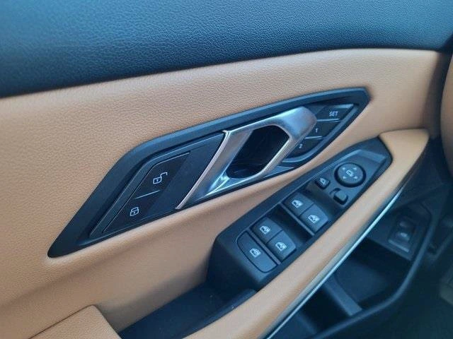2026 BMW 3 Series 330i - Photo 25