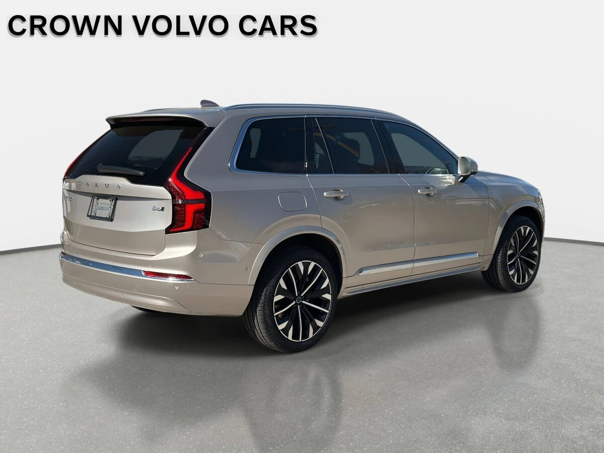 2026 Volvo - image 5