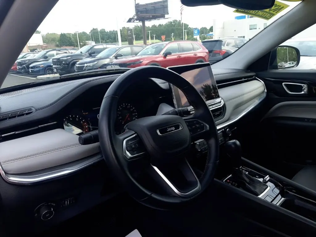 2022 Jeep Compass Limited photo 12