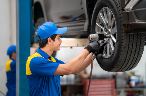  Learn what to ask before booking a tire rotation service in Grinnell so your tires wear evenly and your car stays ready for the changing seasons.