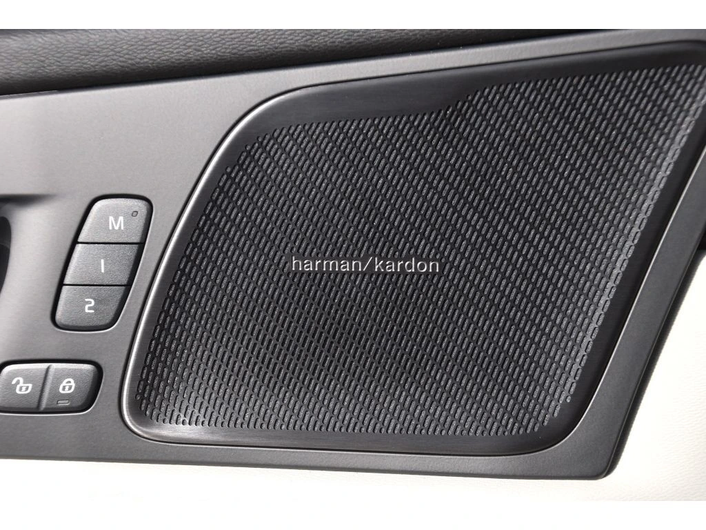 2026 Volvo - image 26