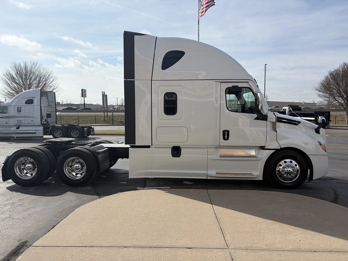 2027 Freightliner Cascadia - image 6
