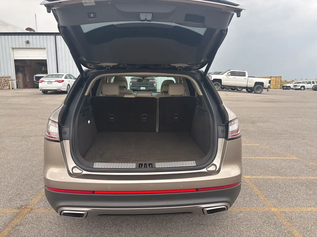 2019 Lincoln Nautilus Reserve photo 14