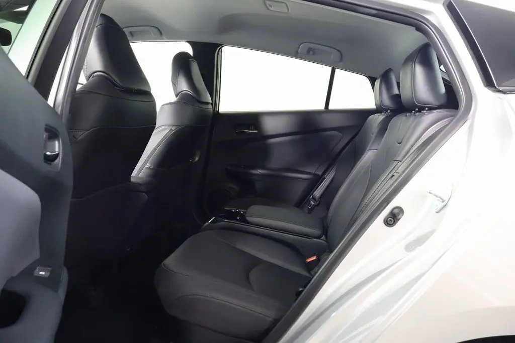 2018 Toyota Prius Prime Advanced photo 9