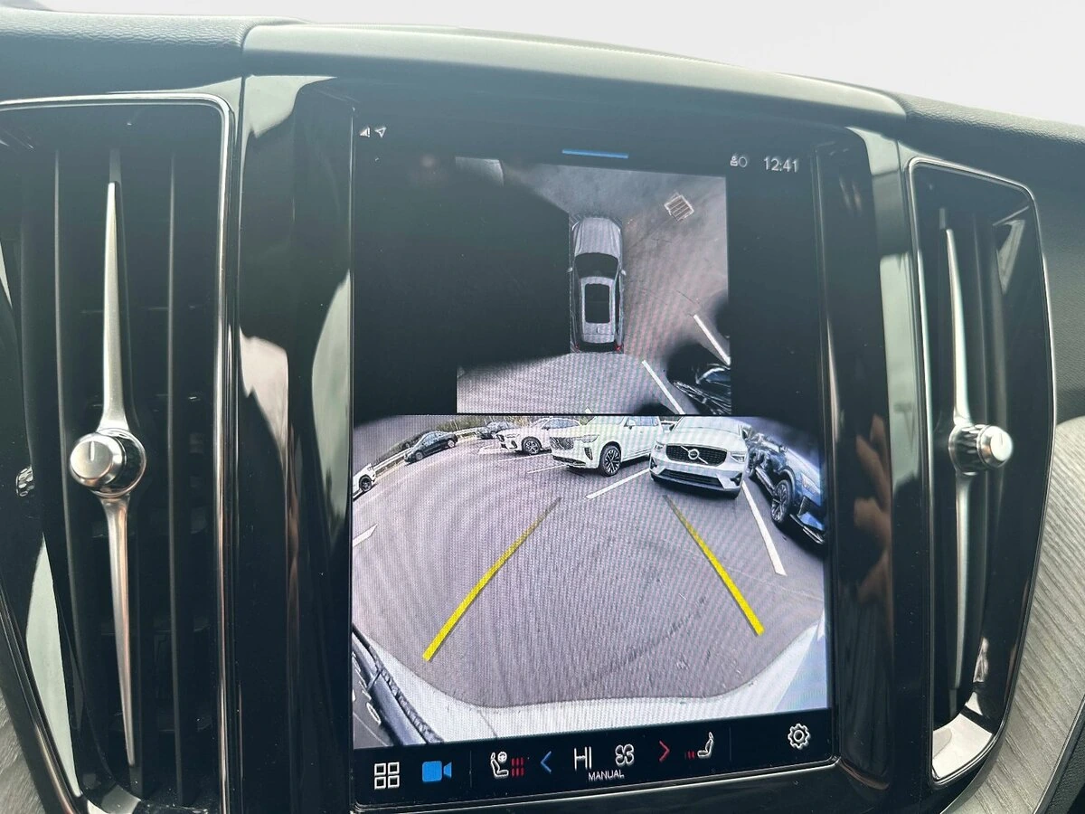 2025 Volvo - image 22