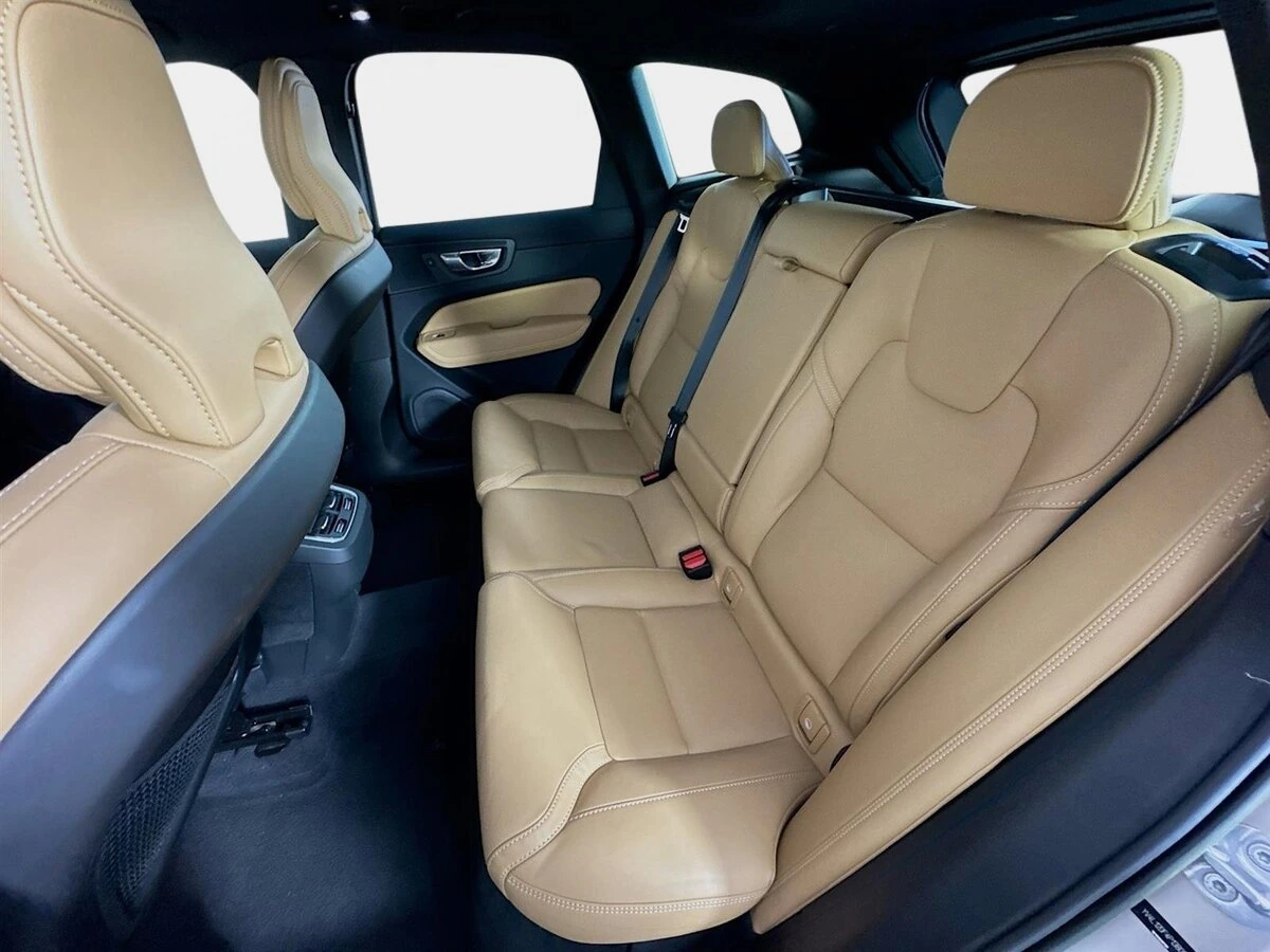 2023 Volvo - image 24