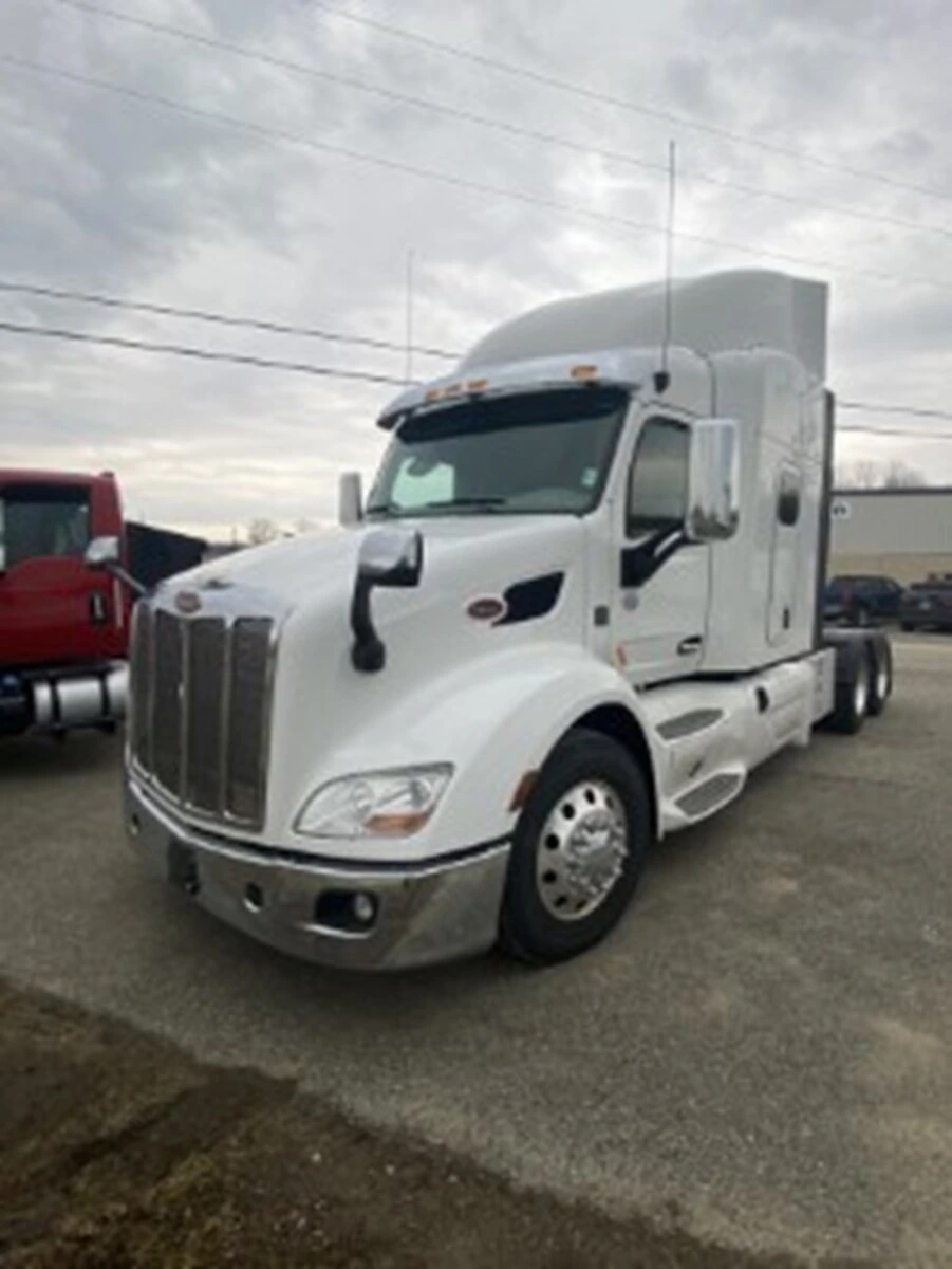 2020 Peterbilt 579 - image 1