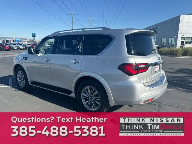 2019 Infiniti QX80 Luxe photo 3