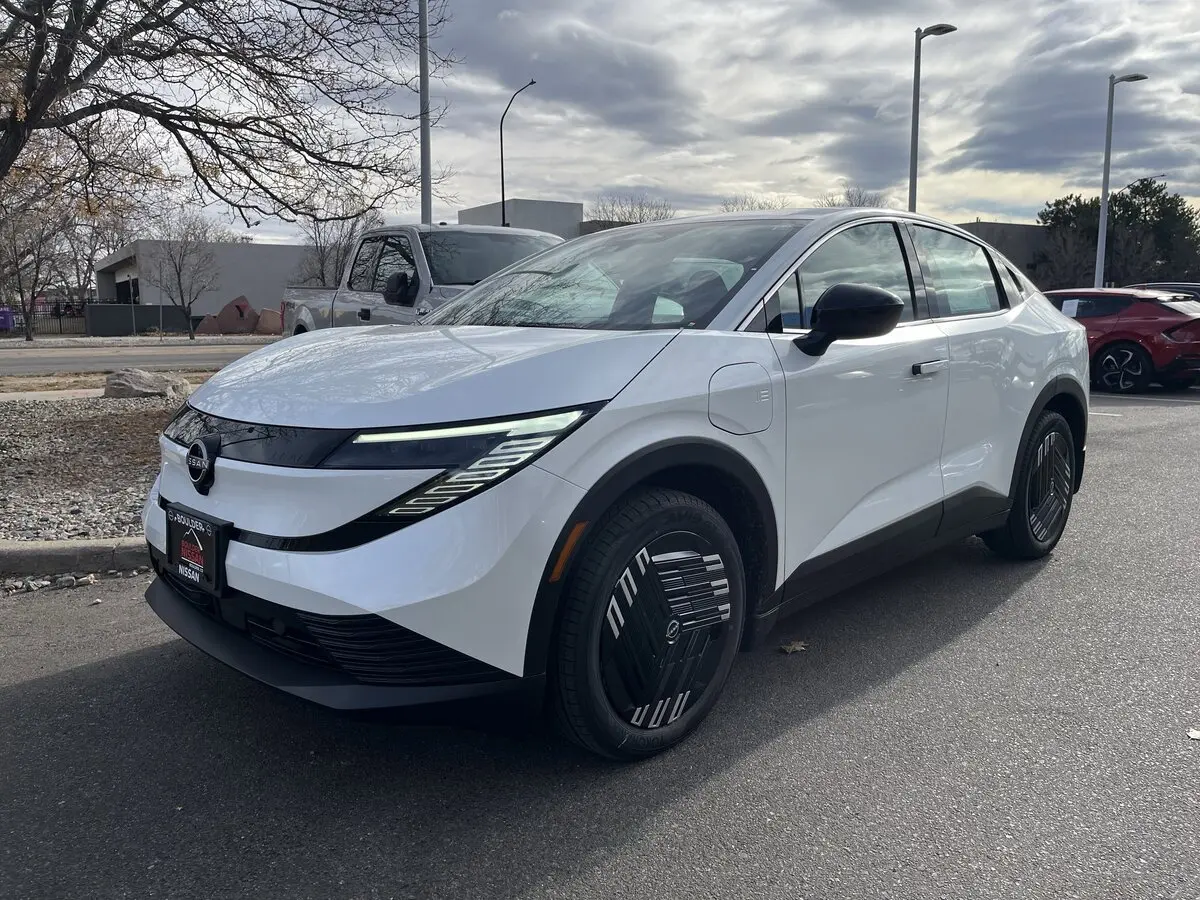 2026 Nissan Leaf S photo 4