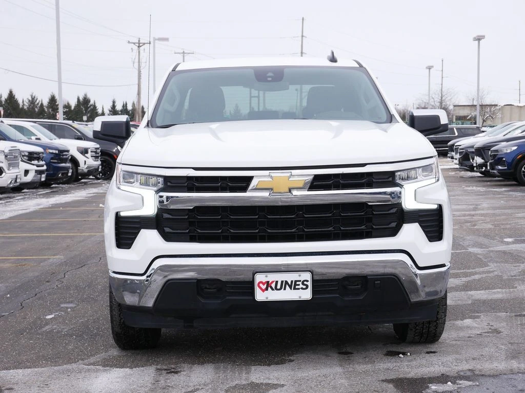 Used 2025 Chevrolet Silverado 1500 LT with VIN 1GCUKDED0SZ194736 for sale in Hastings, Minnesota