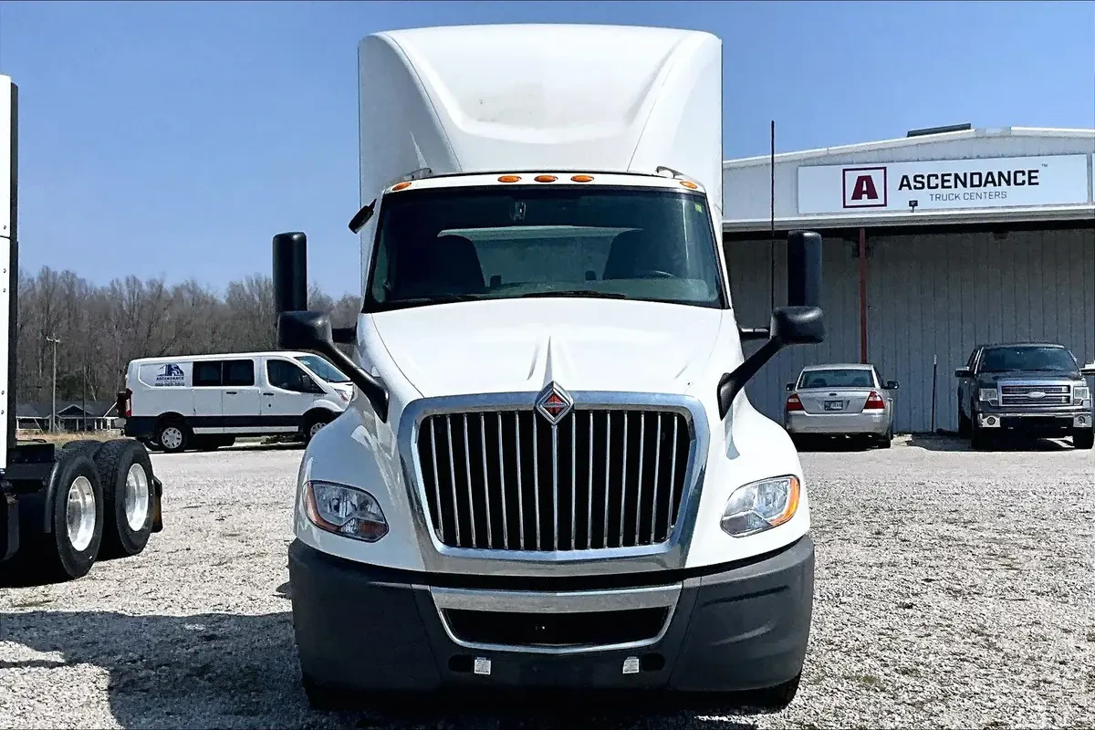 2021 International LT in Louisville, KY — photo 3