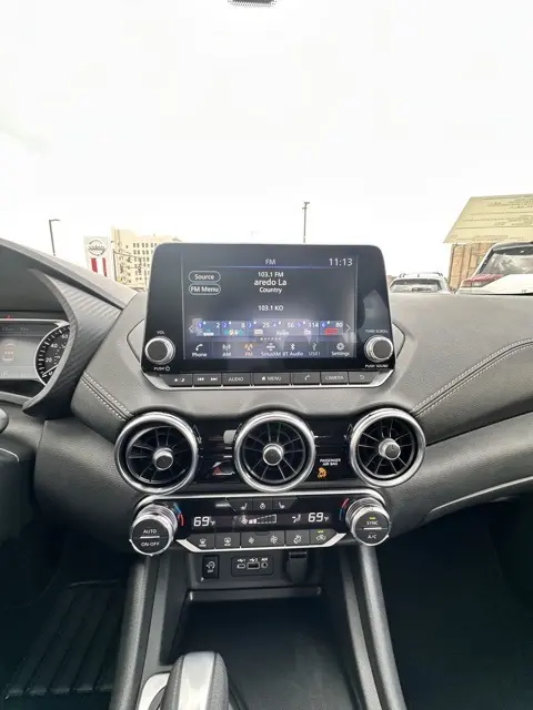 2025 Nissan Sentra SV photo 11