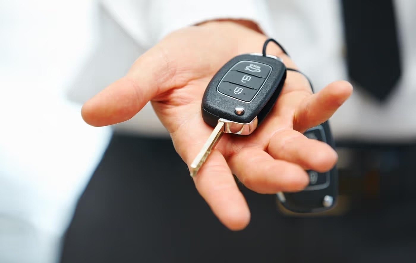 Salesperson handing over a set of car keys