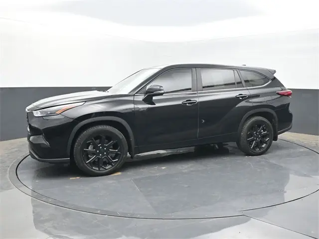 2023 Toyota Highlander L photo 2