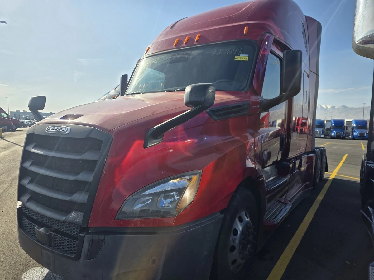 2022 Freightliner Cascadia - image 1