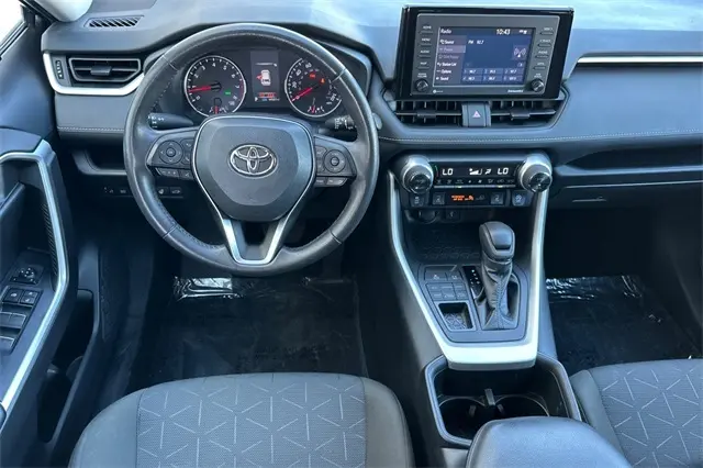2022 Toyota RAV4 XLE photo 9