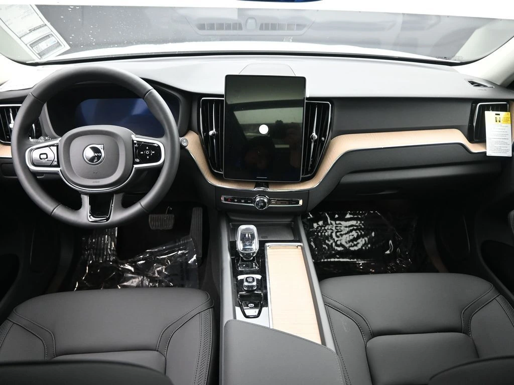 2026 Volvo - image 18