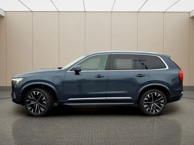 2026 Volvo - image 5