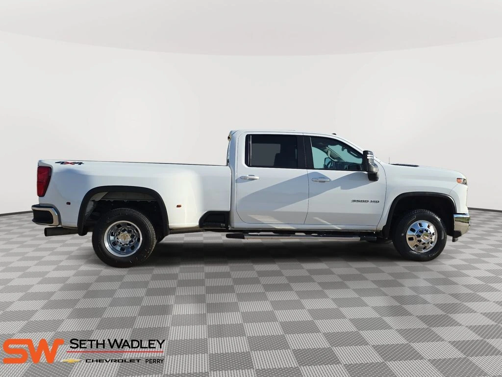 2025 Chevrolet Silverado 3500HD LT - Photo 8